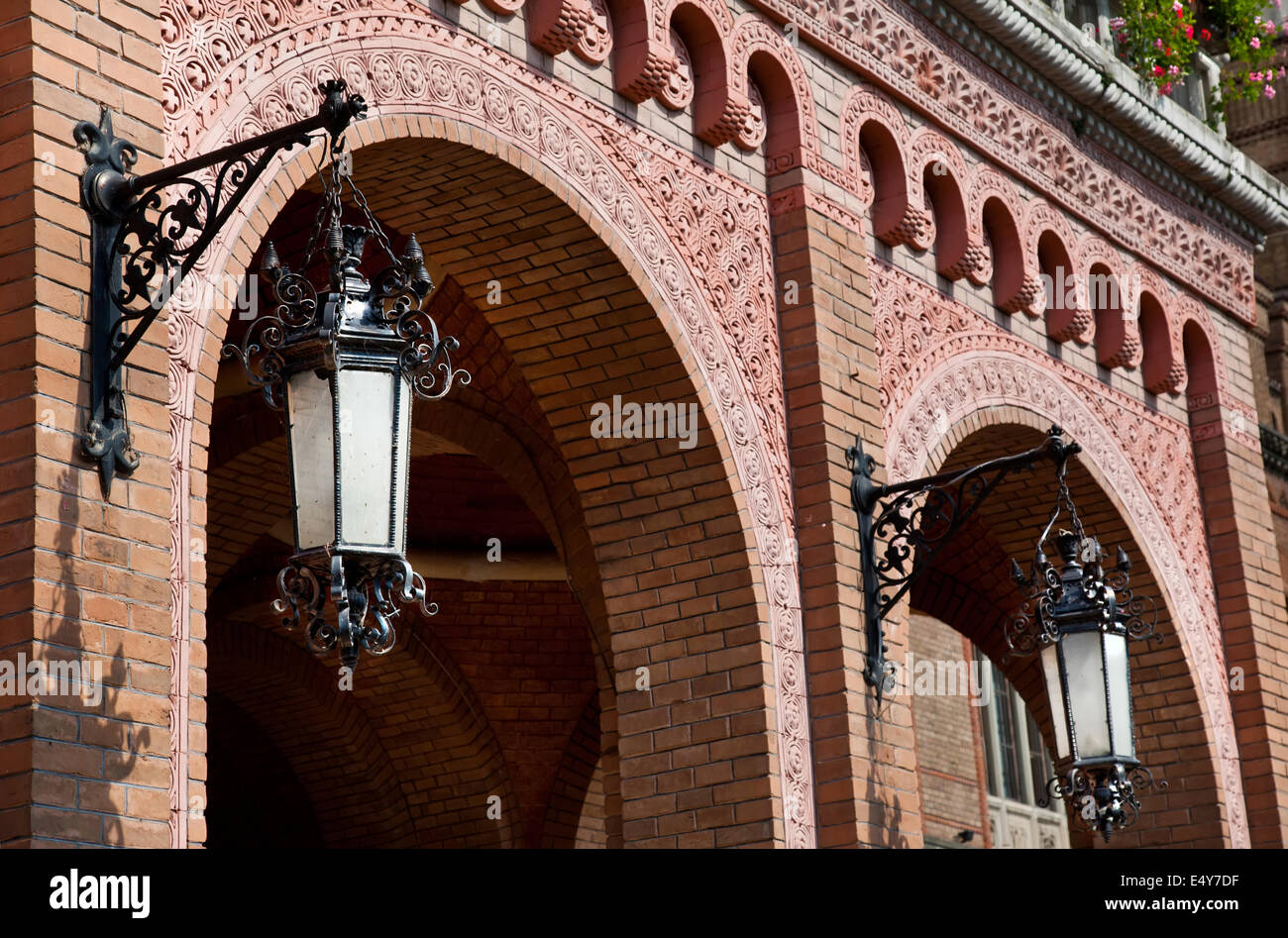 Antique metal lanterns hi-res stock photography and images - Alamy