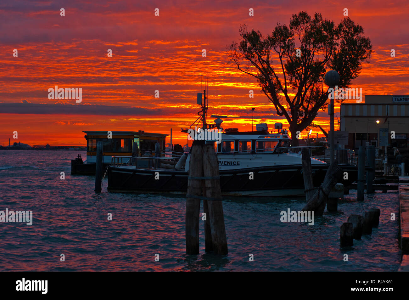 Venice cruise boat hi-res stock photography and images - Alamy