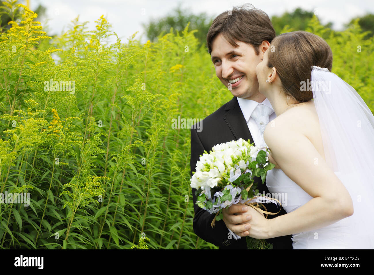 Couple with flowers hi-res stock photography and images - Alamy