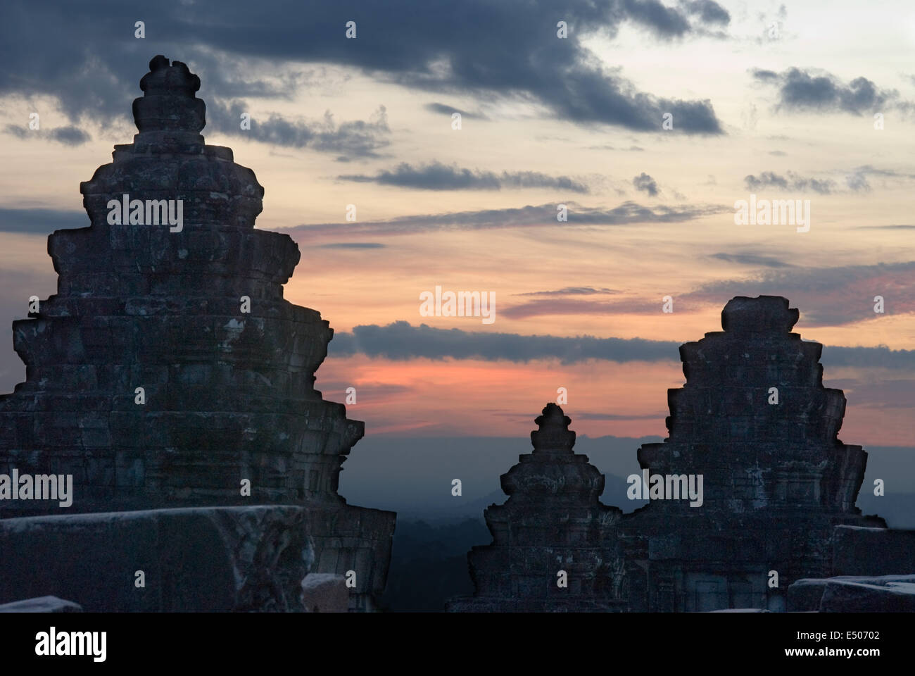 Phnom Bakheng Temple Sunrise Phnom Bakheng Is One Of The 4 Hills Which Is Outstanding The Angkor Area King Yasovarman I Bui Stock Photo Alamy