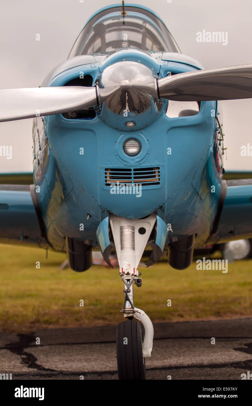 Front propeller plane hires stock photography and images Alamy
