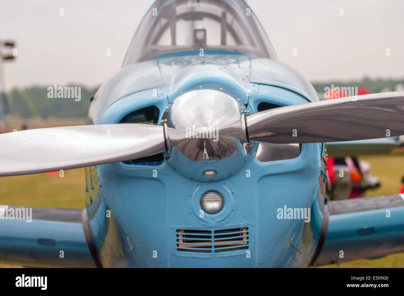 Front propeller plane hires stock photography and images Alamy