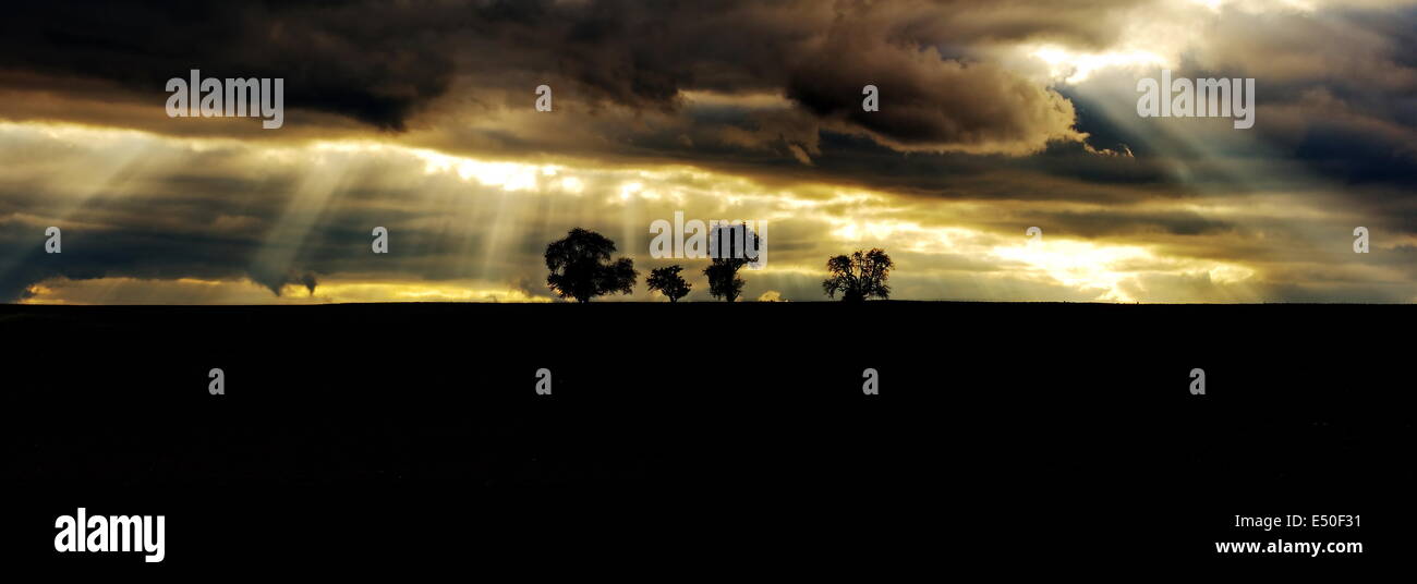 Clouds and rays of sun hi-res stock photography and images - Alamy