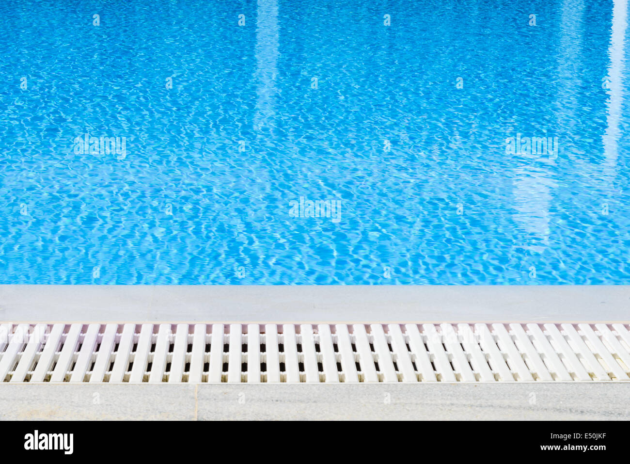 edge of the swimming pool overflow Stock Photo Alamy