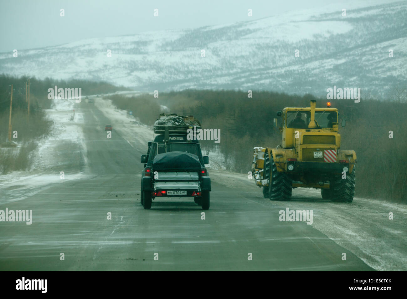 4WD expedition dangerous road Siberia snow overtake Stock Photo