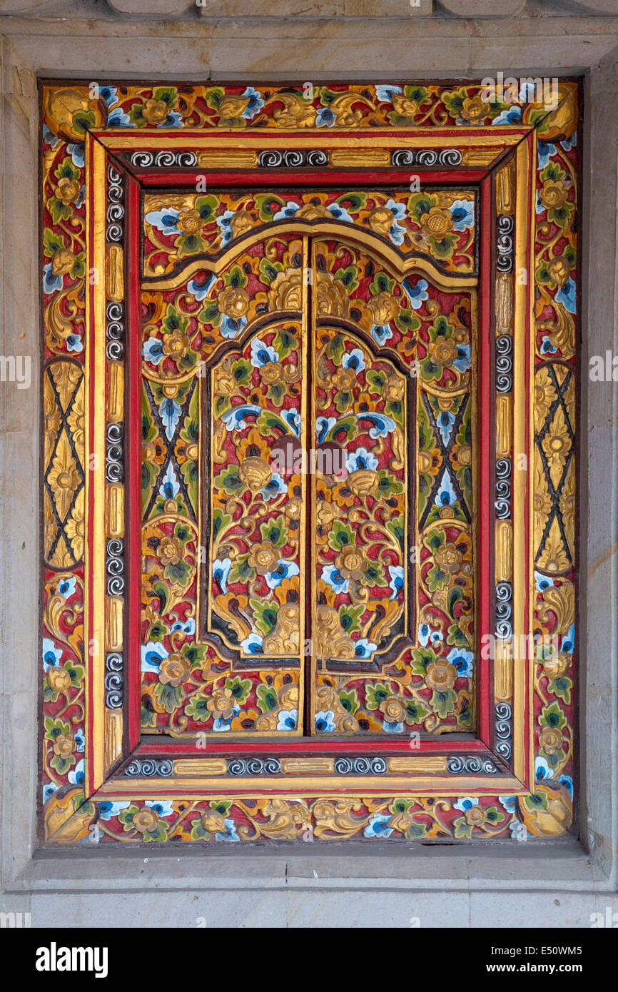 Bali, Indonesia.  Decorated Window of a Hindu Priest's House, Family Residential Compound,  Klungkung, Semarapura. Stock Photo