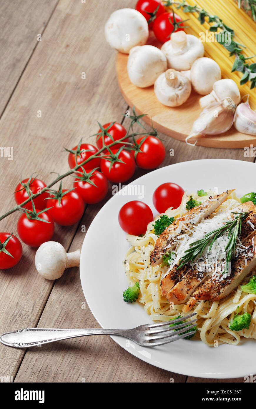 Pasta with fried chicken Stock Photo Alamy