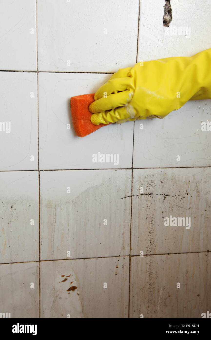 Dirty bathroom hires stock photography and images Alamy