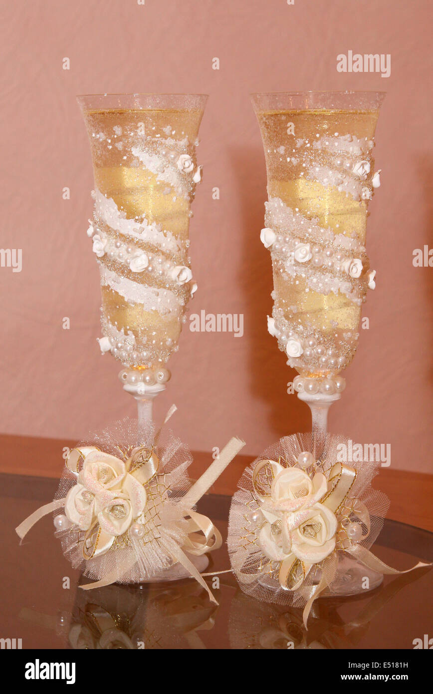 Decorated champagne glasses hi-res stock photography and images - Alamy