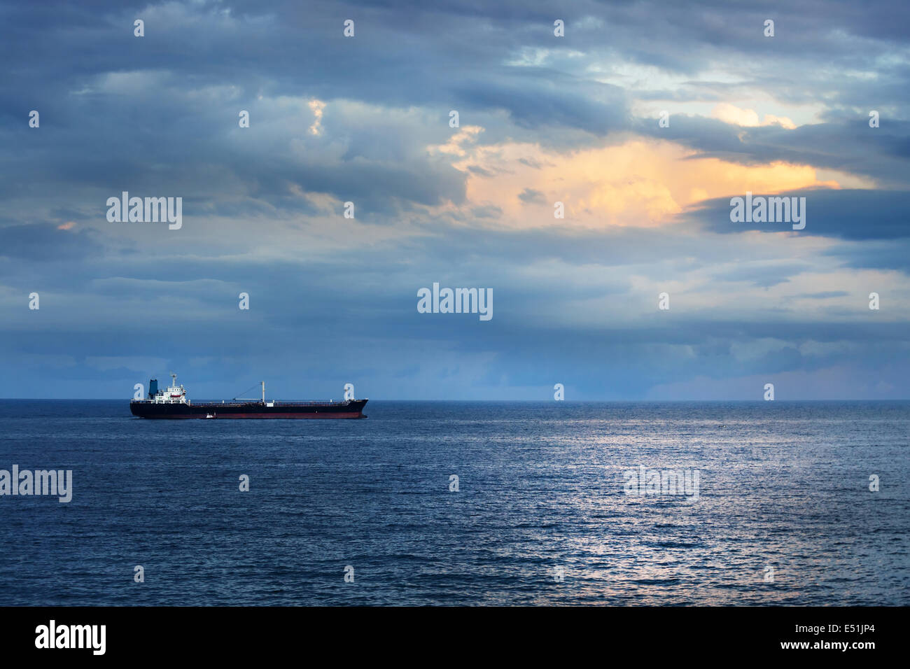 Cargo ship hi-res stock photography and images - Alamy