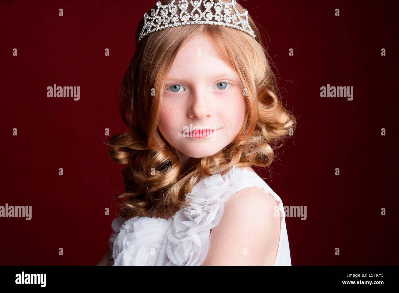 Tiara girl hi res stock photography and images Alamy