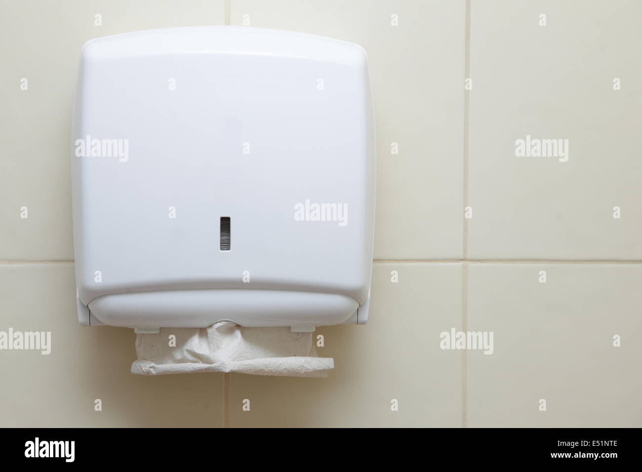Paper towel dispenser hires stock photography and images Alamy