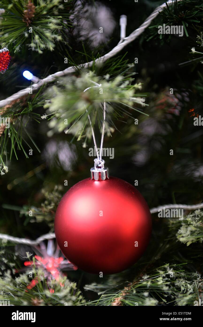 Gold glitter decorations tree hi-res stock photography and images - Alamy