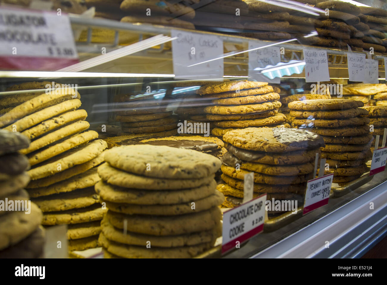Cookie display hi-res stock photography and images - Alamy