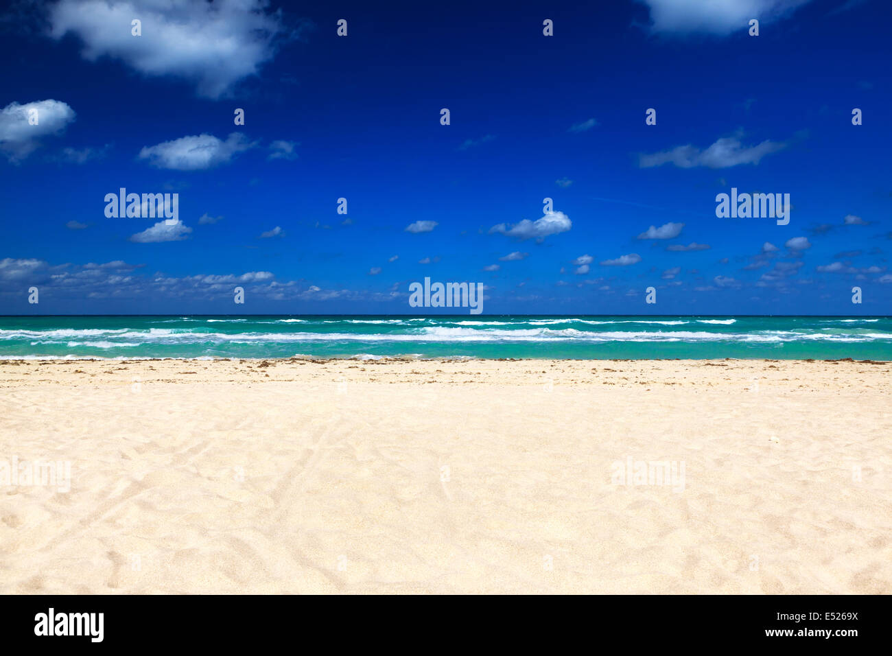 Sunny beach day hi-res stock photography and images - Alamy