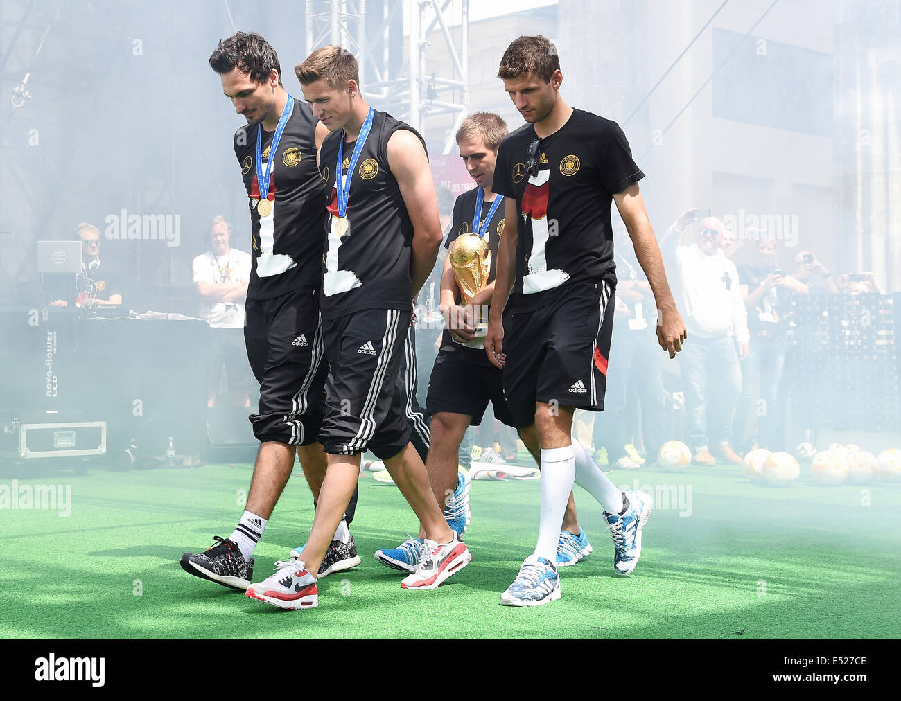 Welcome party of the German Nationalteam, the new Football World Champion, at the Brandenburger Tor in Berlin, Mats Hummels, Erik Durm, Phillip Lahm, Thomas Müller, Mueller. Stock Photo