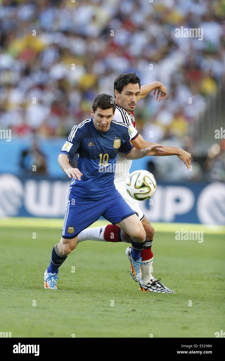(L-R) Lionel Messi (ARG), Mats Hummels (GER), JULY 13, 2014 - Football / Soccer : FIFA World Cup Brazil 2014 Final match  between Germany and Argentina at the Maracana stadium in Rio de Janeiro,  Brazil. (Photo by AFLO) Stock Photo