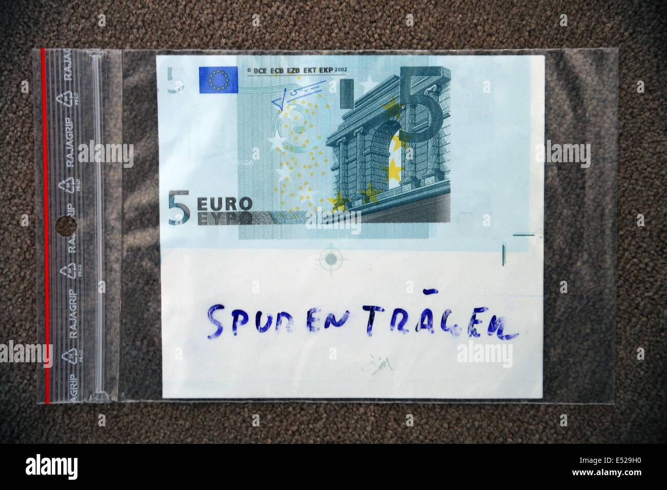 5 euro banknote hi-res stock photography and images - Alamy
