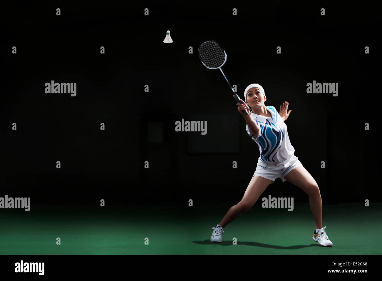 Badminton racket shuttlecock hitting hires stock photography and images Alamy