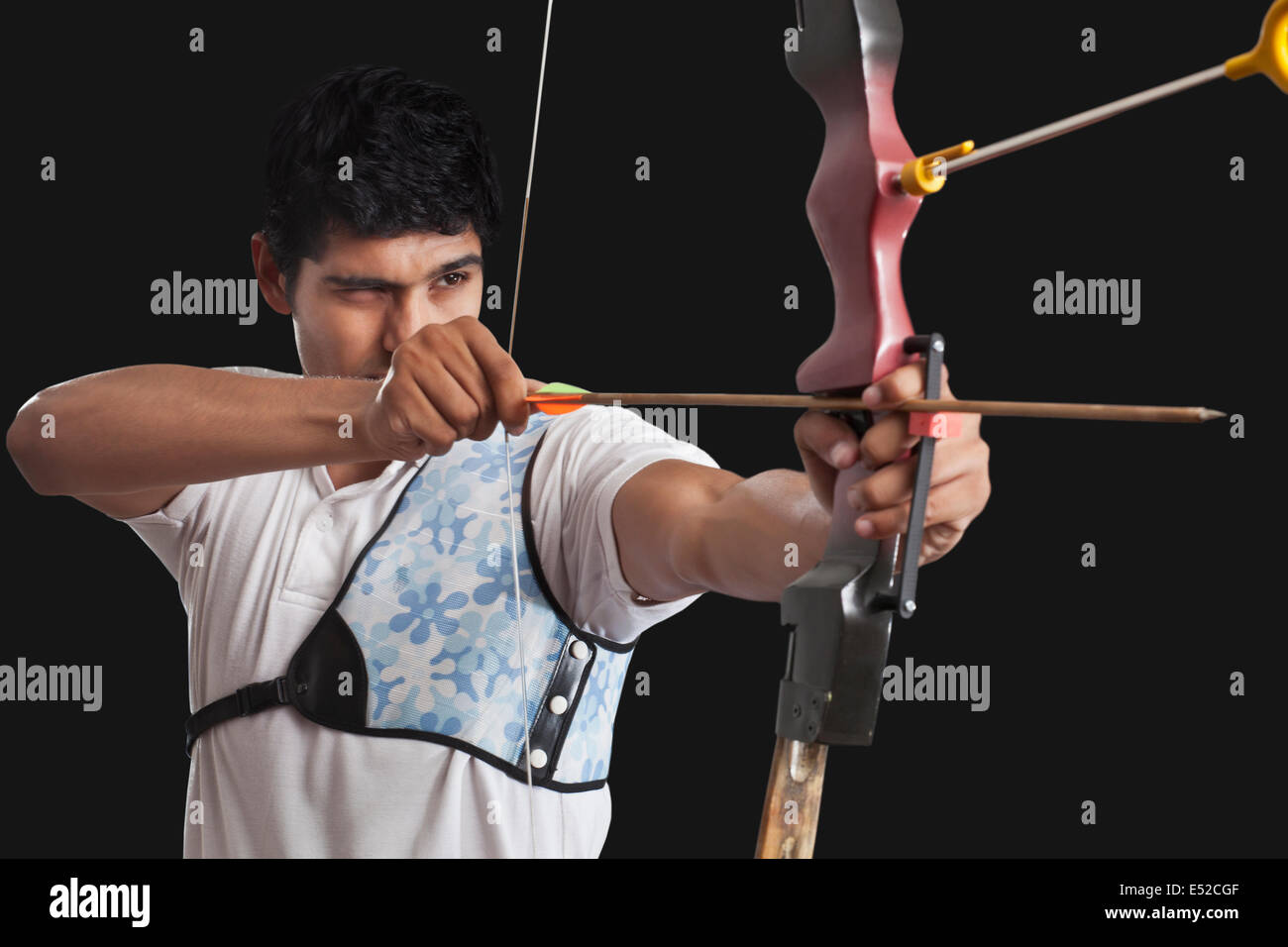 Мальчик с луком. Aim bow. Лук и стрелы. Flying targets. Лук для стрельбы.