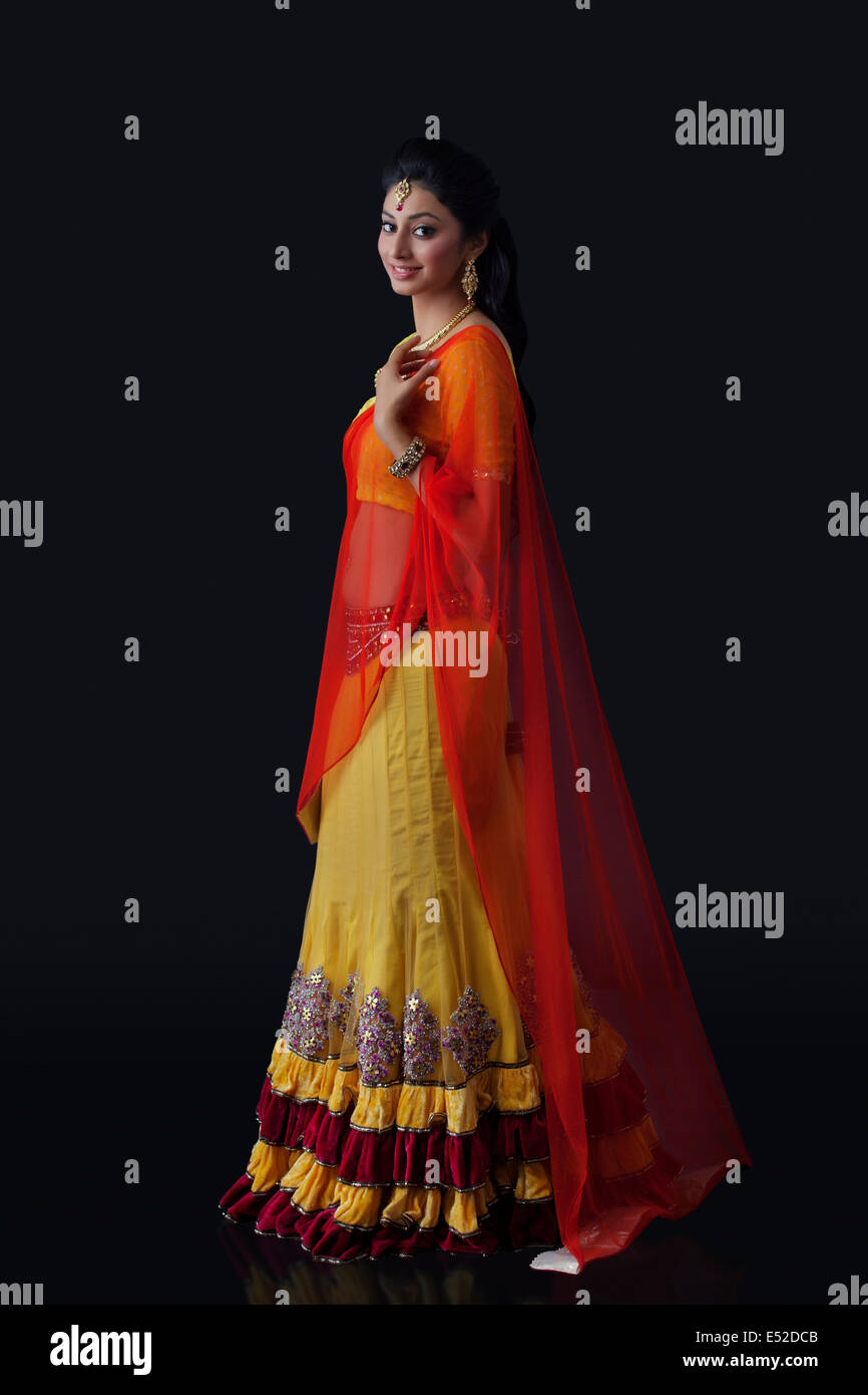Portrait of a beautiful bride smiling Stock Photo - Alamy