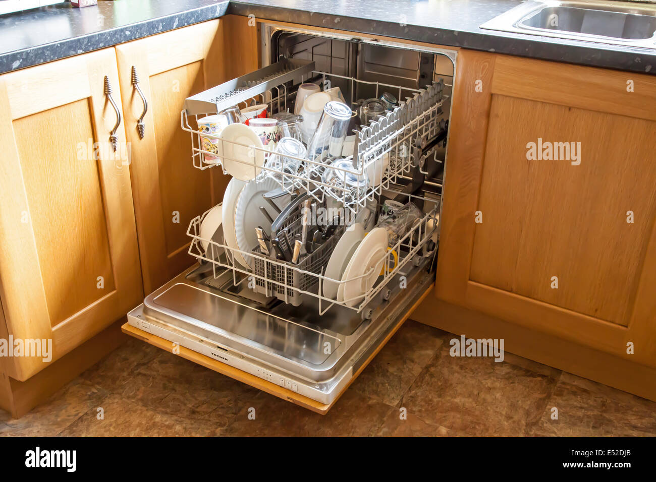 Dish washer man hi-res stock photography and images - Alamy