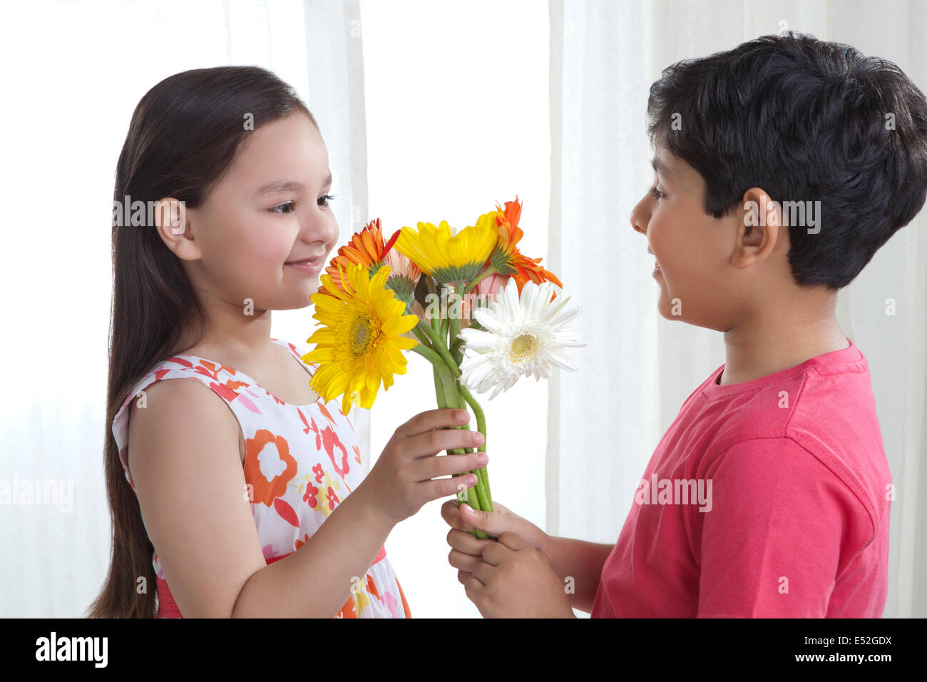 Girl giving flowers hires stock photography and images Alamy
