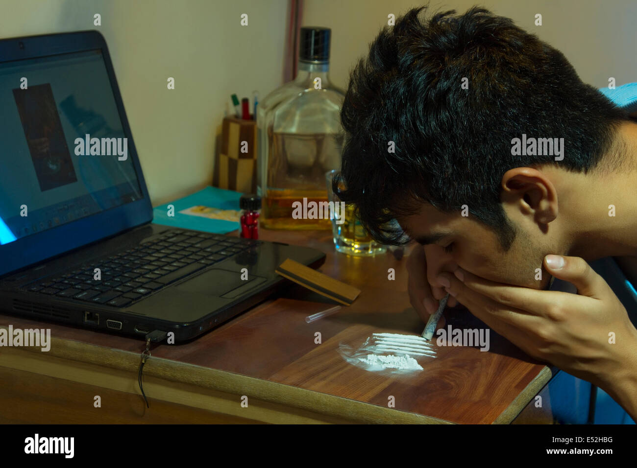 Cocaine Snorting Stock Photos & Cocaine Snorting Stock Images - Alamy