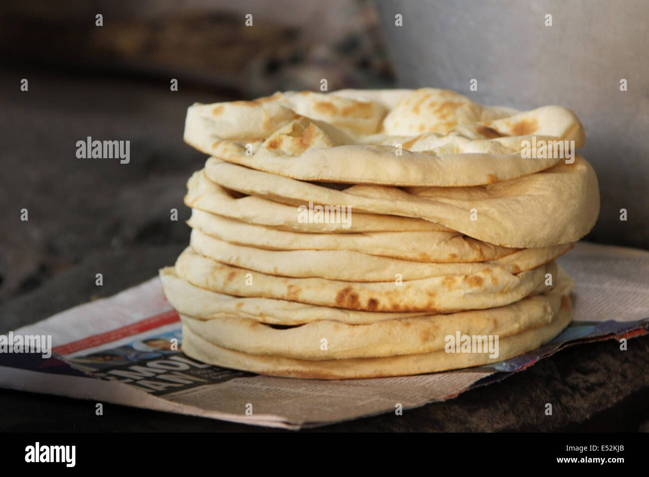 Tandoori roti hi-res stock photography and images - Alamy