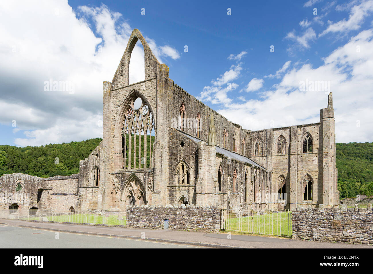Tintern Tintern Cistercian Abbey (Abaty Tyndyrn) in the Wye Valley ...
