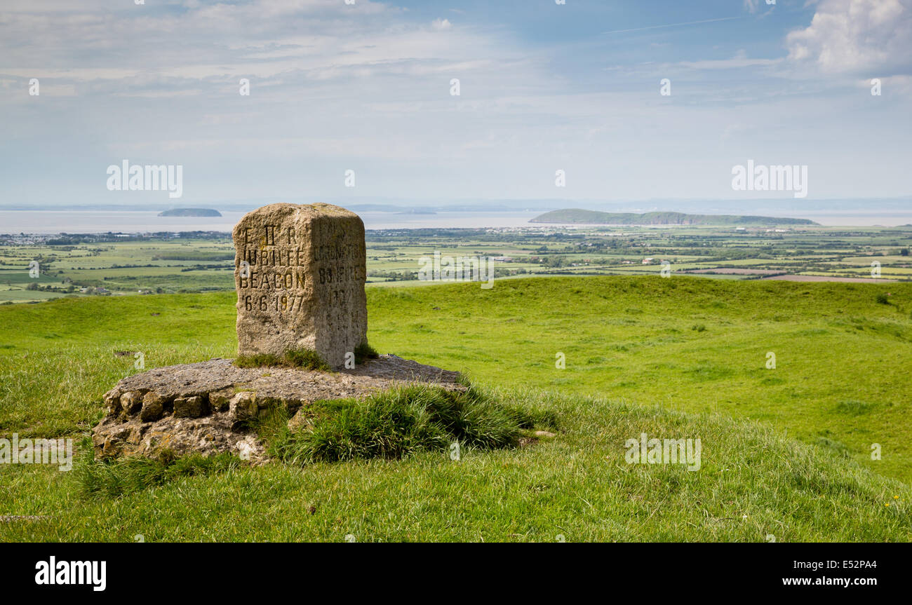 1977 Jubilee Beacon on the earthworks of the iron age fort on Brent Knoll Somerset UK with Brean Down and Steepholm beyond Stock Photo