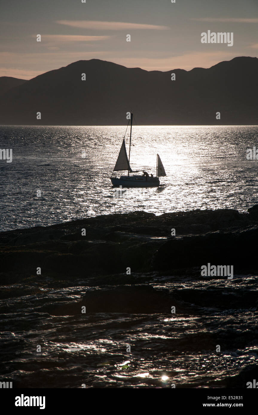 Boat in silhouette hi-res stock photography and images - Alamy