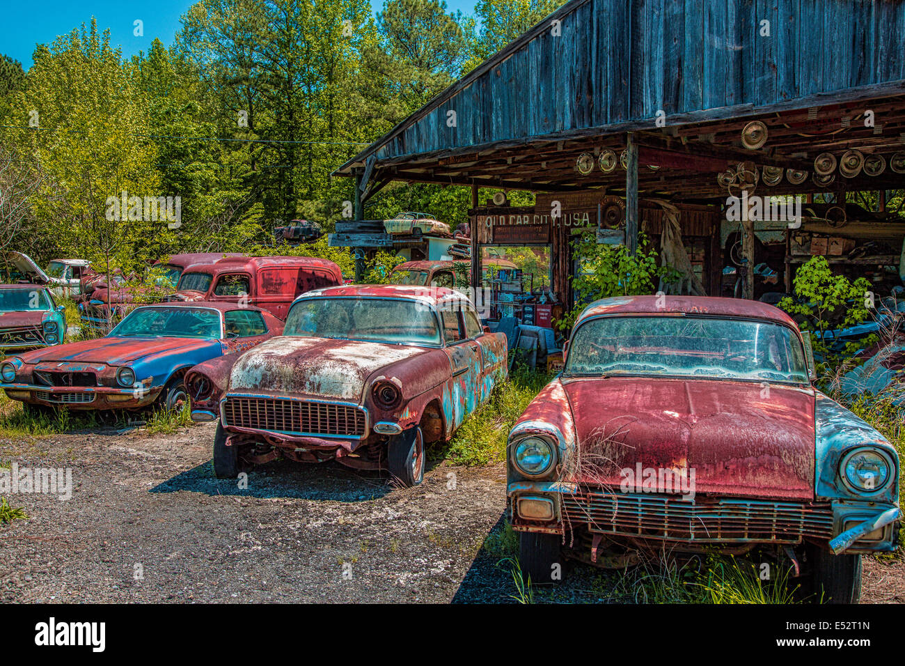 Rusted junk cars and trucks in Old Car City in White Georgia Stock