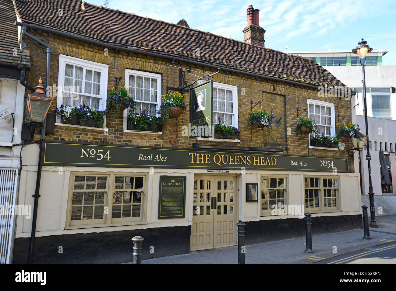 The Queens Head Pub, Windsor Street, Uxbridge, London Borough of Stock Photo 71979677 Alamy
