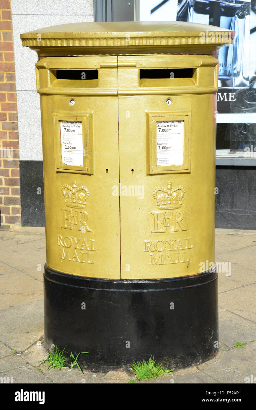 Gold Royal Type E Mail pillar box, High Street, Uxbridge, London Borough of Hillingdon, Greater London, England, United Kingdom Stock Photo