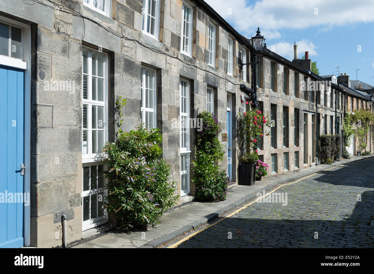 Mews cottages in Circus Lane, Edinburgh New Town Stock Photo Alamy