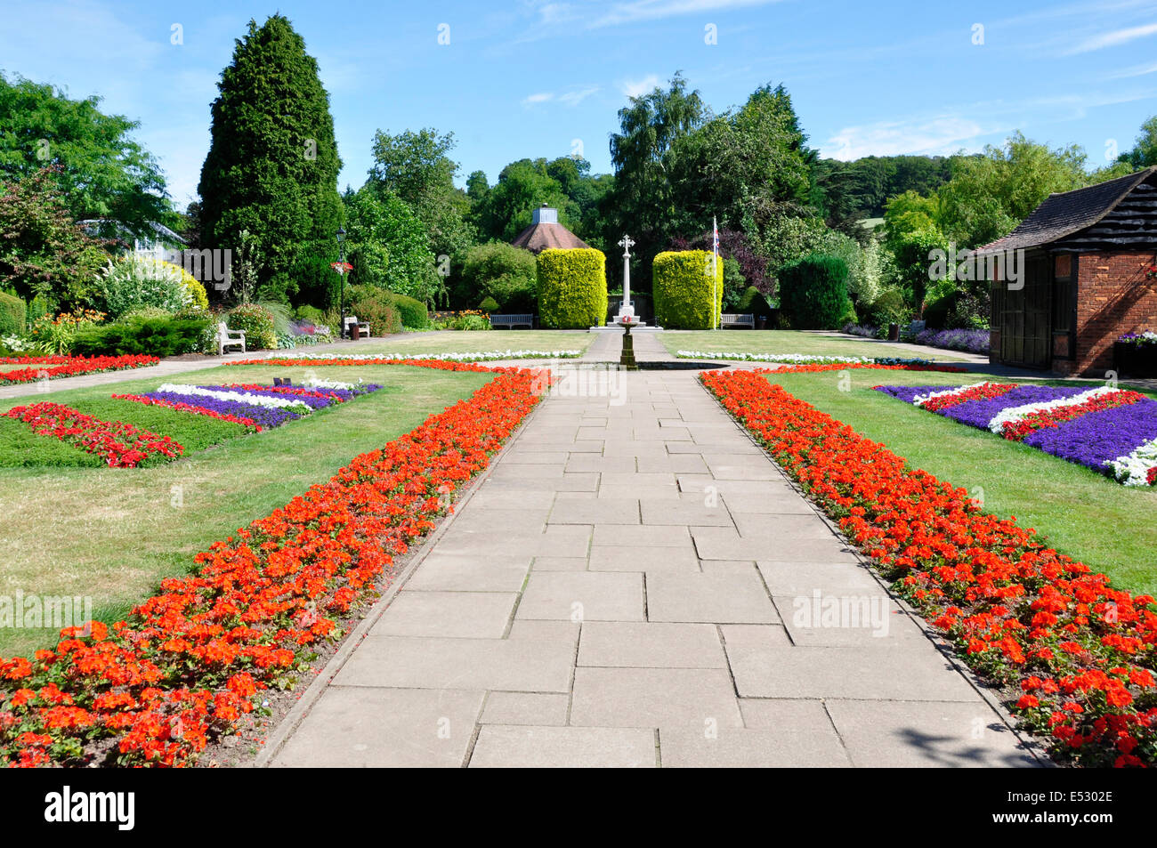 Bucks Old Amersham Garden of Remembrance planted in regimental colours of Oxford and Buckinghamshire Light Infantry Stock Photo