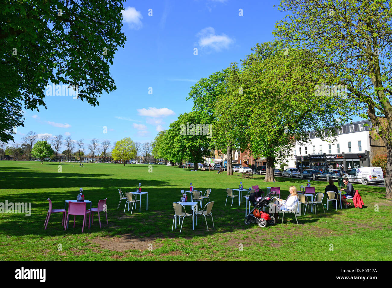 Outdoor cafe on The Green, Twickenham, London Borough of Richmond upon Thames, Greater London, England, United Kingdom Stock Photo
