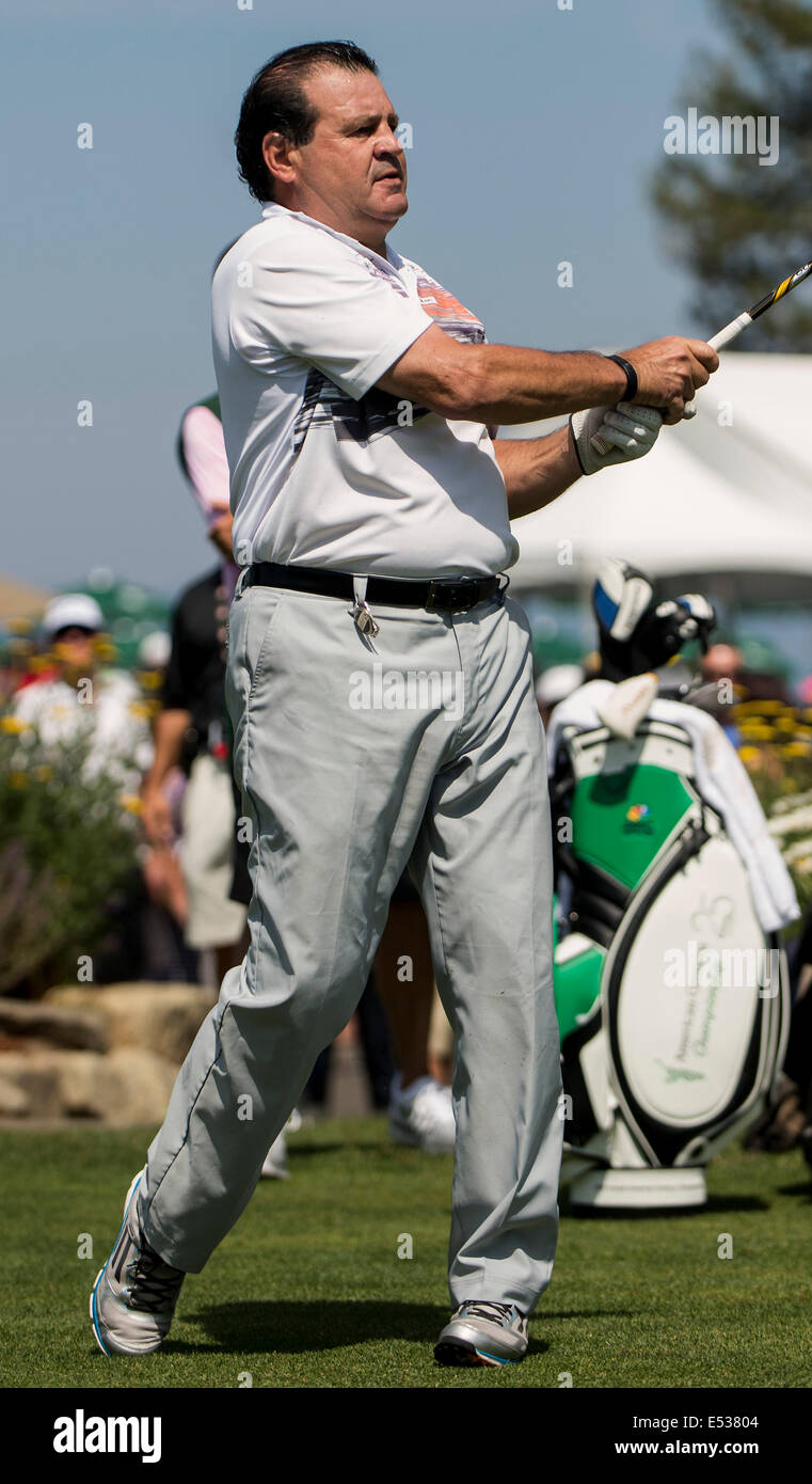 Stateline, Nevada, USA. 18th July, 2014. 1980 U.S. Olympic Hockey Captain MIKE ERUZIONE plays at Edgewood Tahoe on the first day of competition at the 25th Annual American Century Championship. Credit:  Brian Cahn/ZUMA Wire/Alamy Live News Stock Photo