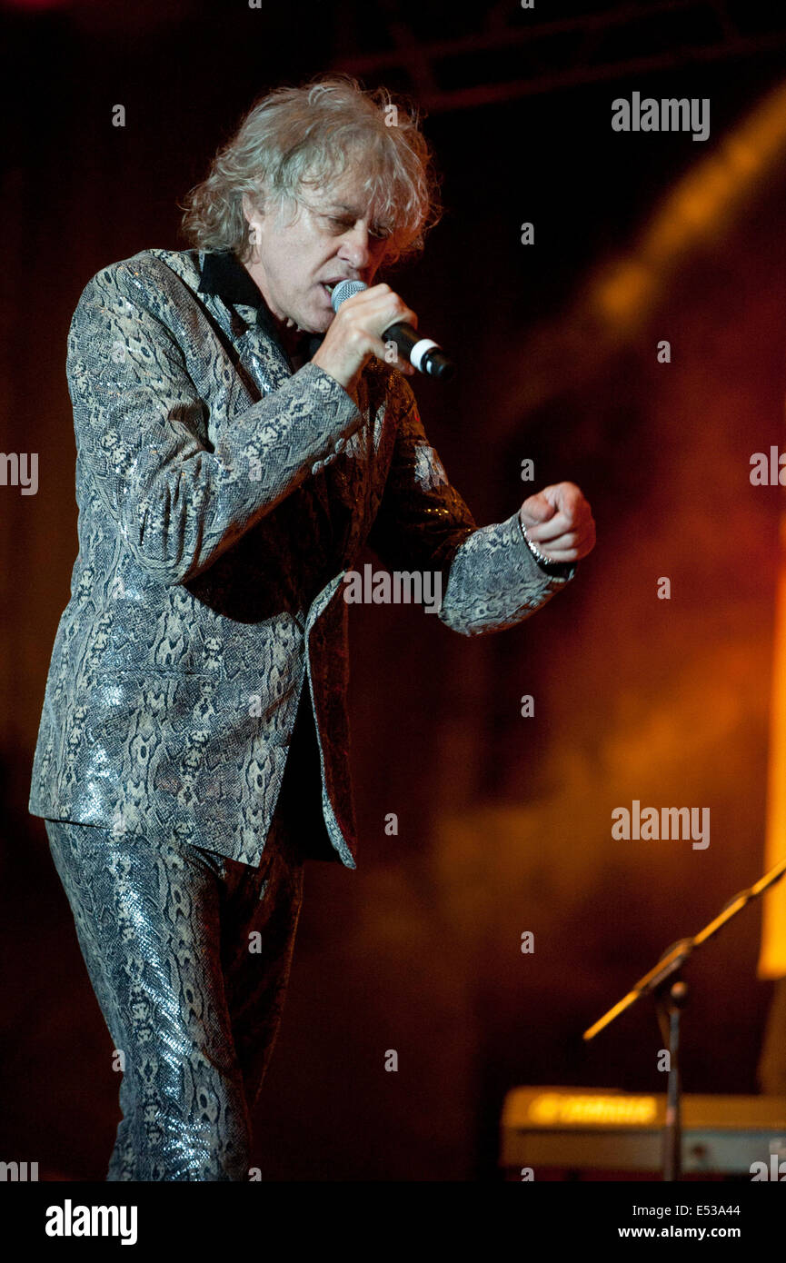 Guildford, Surrey, UK. 18th July, 2014. Sir Bob Geldof performs with the Boomtown Rats at Guilfest Festival 2014  Photo by David white Credit:  brian jordan/Alamy Live News Stock Photo