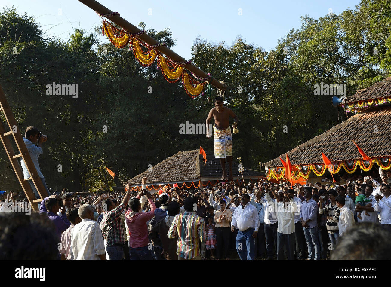 India hook man hi-res stock photography and images - Page 2 - Alamy