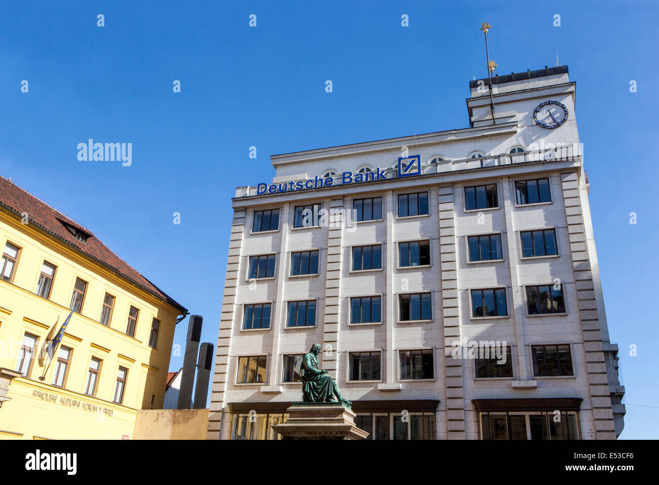 Deutsche Bank Sign And Logo On A Traditional Building In Wernigerode Deutsche Bank Zeichen Und Logos Stock Photo Alamy