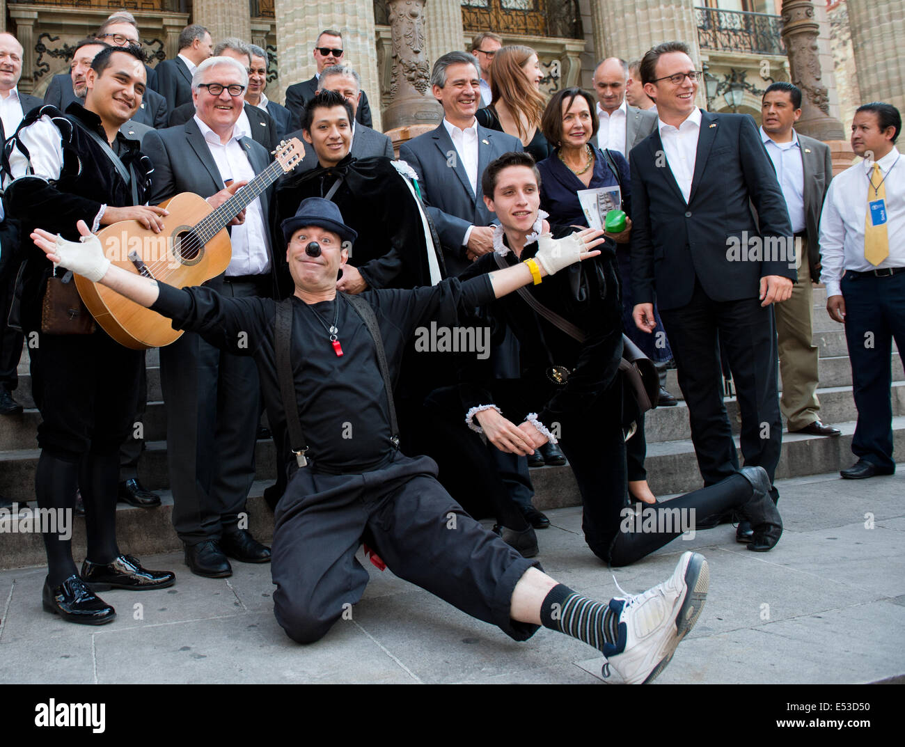 Guanajuato, Mexico. 18th July, 2014. German Foreign Minister Frank-Walter Steinmeier (SPD, 2nd L), members of the German business delegation, the Minister for Economic Development of the Mexican state of Guanajuato Hector Lopez Santillana (3rd R) are posing with Mexican actors and musicians in front of the Teatro Juarez in Guanajuato, Mexico, 18 July 2014. Steinmeier is on a three-day visit to Mexico. Photo: Bernd von Jutrczenka/dpa/Alamy Live News Stock Photo