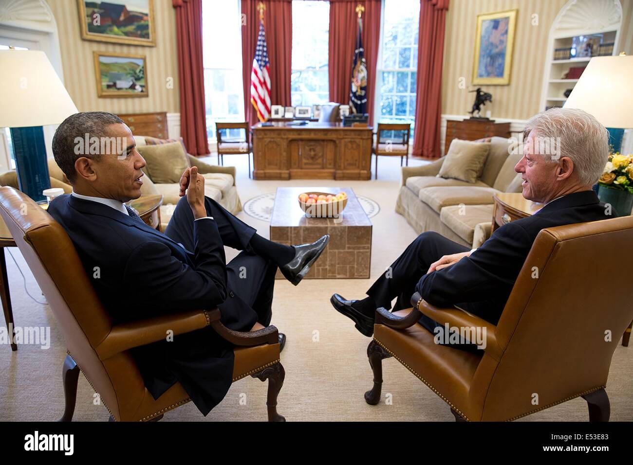 US President Barack Obama meets with former President Bill Clinton in the Oval Office of the White House May 1, 2014 in Washington, DC. Stock Photo