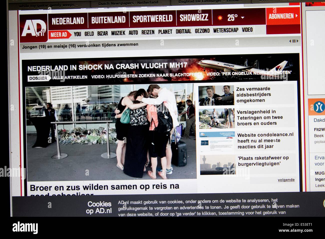 London, UK. 19th July 2014. Dutch newspaper coverage of Malysian fight MH 17 which was shot down over Eastern Ukraine claiming the lives of 192 Dutch citizens Credit:  amer ghazzal/Alamy Live News Stock Photo