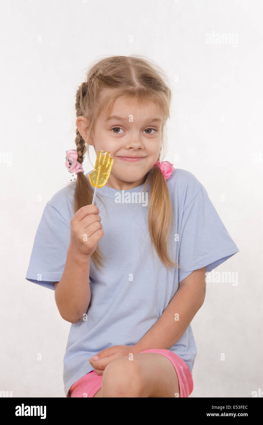 the fiveyear old girl enthusiastically eats candy Stock Photo Alamy