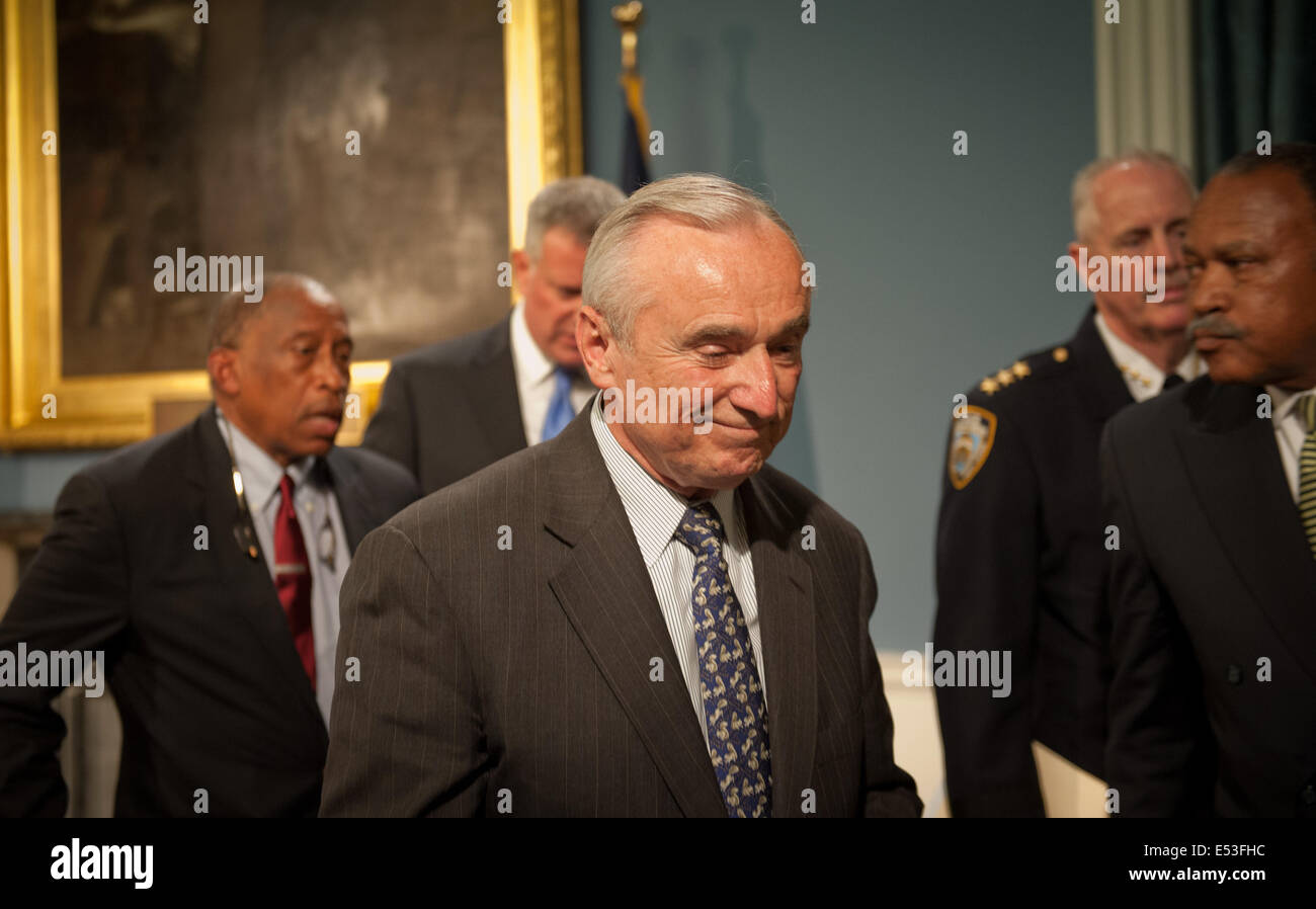 Manhattan, New York, USA. 18th July, 2014. Police Commissioner WILLIAM BRATTON after discussing the death of Eric Garner, 43, July 18, 2014. Credit:  Bryan Smith/ZUMA Wire/Alamy Live News Stock Photo
