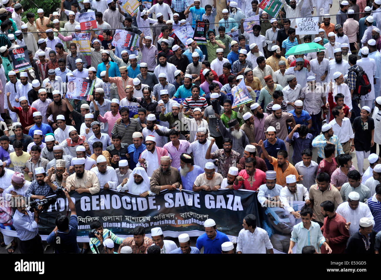 People take mass protest after the 'Jumma' or Friday prayer, against Israeli attack on Gaza in front of Baitul Mukarram Mosque in Dhaka. The protesters are from various Islamic political parties condemning the silence of the UN on Israels' continuous pounding in Gaza, and now demanding to create Islamic United Nations. Credit:  Mohammad Asad/Pacific Press/Alamy Live News Stock Photo