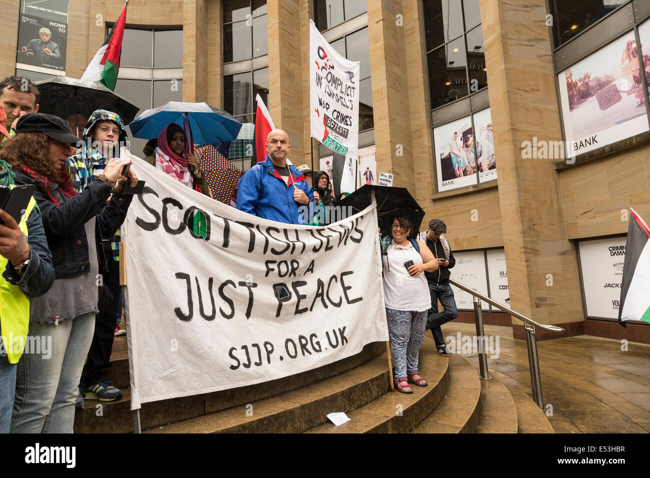 Buchanan Street, Glasgow, Scotland, UK. 19th July, 2014. Hundreds joins in Protest to bring an end to military action in Gaza by Israel. Paul Stewart/ Alamy News Stock Photo