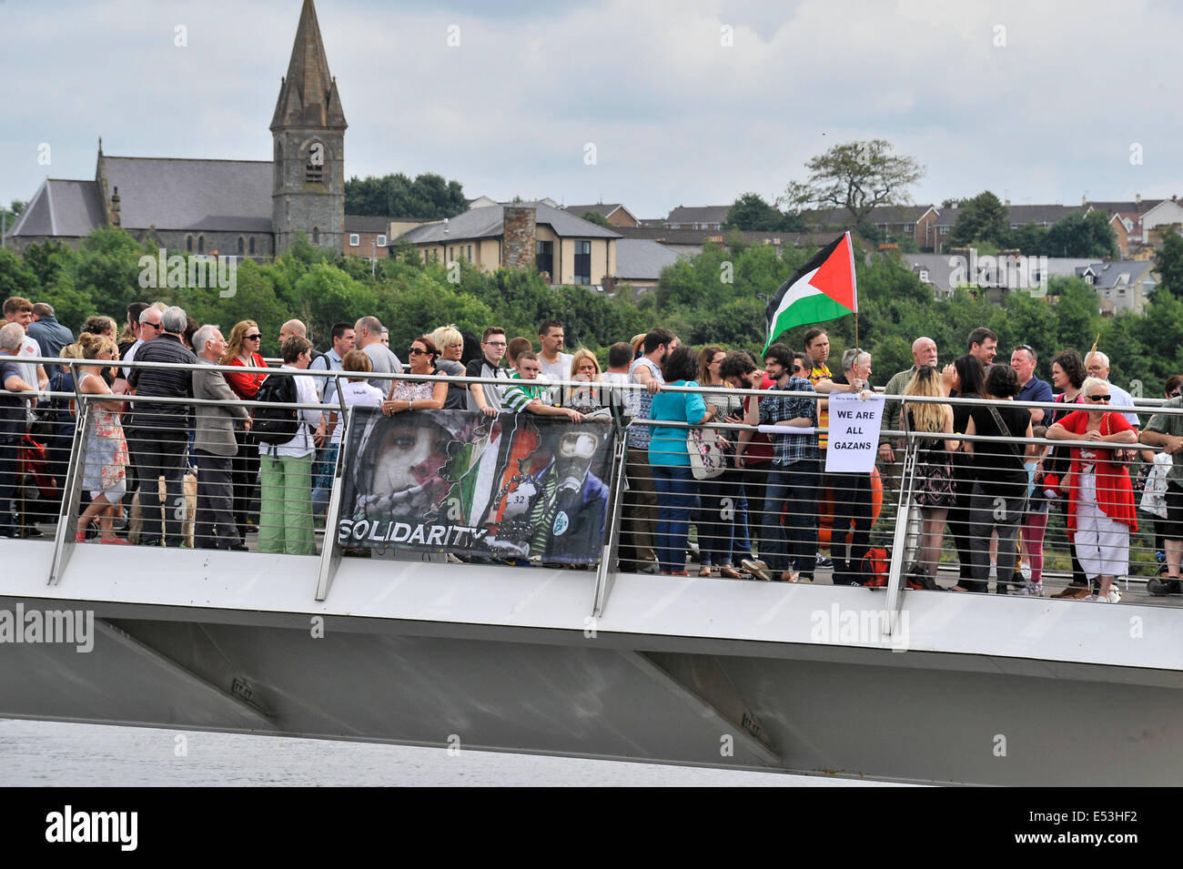 Derry, Londonderry, Northern Ireland, UK - 19 July 2014. Gaza solidarity protest on Peace Bridge. Hundreds of people form a human chain across the Peace Bridge as part of a worldwide show of solidarity with the Palestinian people of the Gaza Strip. The event, on the Peace Bridge, was organized by the Derry Anti War Coalition (DAWC). Credit: George Sweeney / Alamy Live News Stock Photo